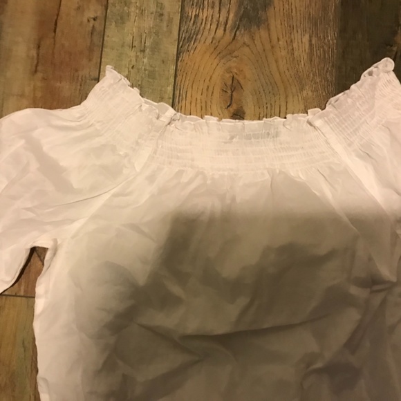 The Limited brand, white off the shoulder blouse , cotton and well fitting - Picture 3 of 7